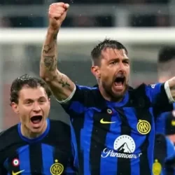 Il derby di Milano finisce (male), con 3 espulsioni e tanta tensione: arriva la seconda stella per l’Inter campione d’Italia